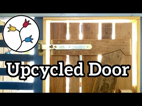 YOU can make this door out of reclaimed boards – upcycling project, playhouse door